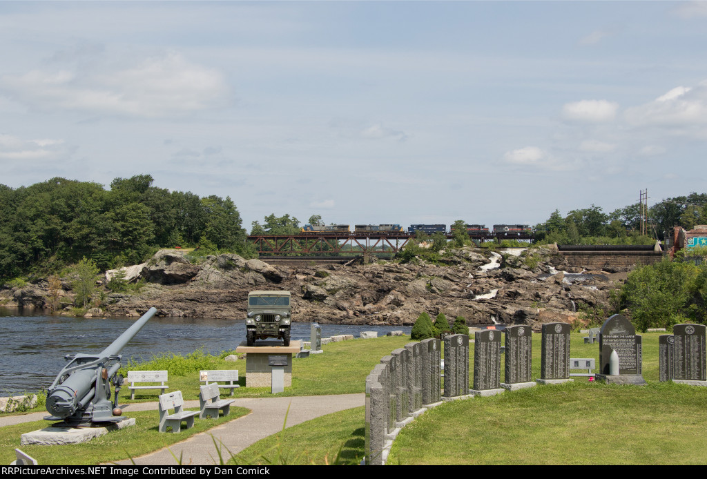 CSXT 478 Leads M427-29 over the Androscoggin into Auburn